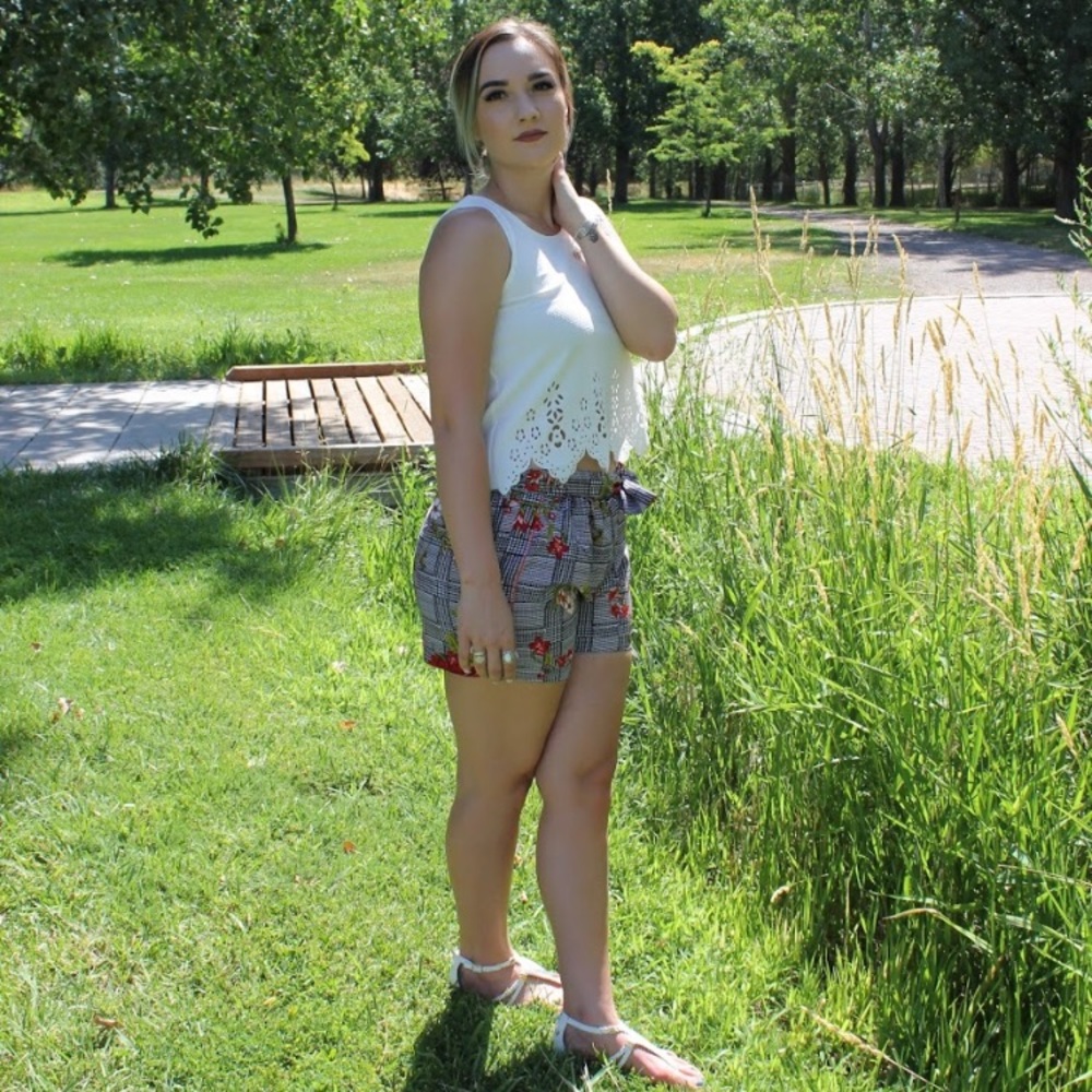 SALE‼️Perfect Plaid and rose summer shorts